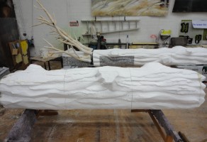 Baumstämme geschnitzt in Polysterol